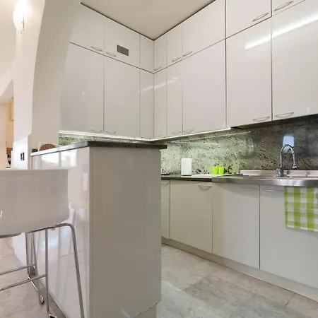 בית נופש Sleeps 6 Pool Air Con Wifi *