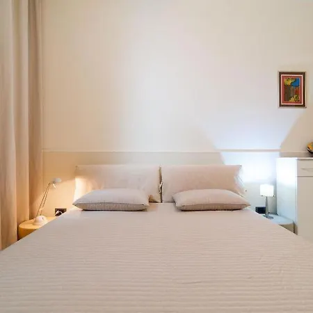 Sleeps 6 Pool Air Con Wifi
