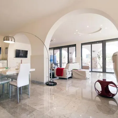 בית נופש Sleeps 6 Pool Air Con Wifi *