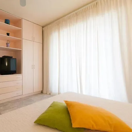 Sleeps 6 Pool Air Con Wifi * ראקאלה
