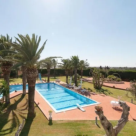 בית נופש Sleeps 6 Pool Air Con Wifi *